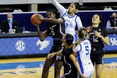 CWBBKentuckyvsSouthCarolina1-10-21TRWSVA-53